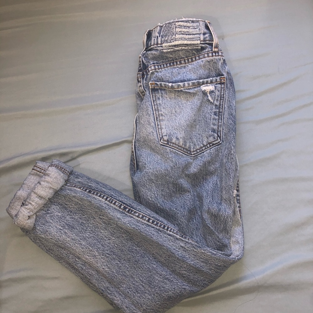 Revice size 25 ripped jeans